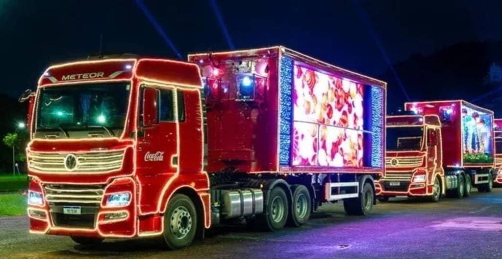 A magia chegou: Caravana da Coca-Cola ilumina Cesário Lange hoje!
