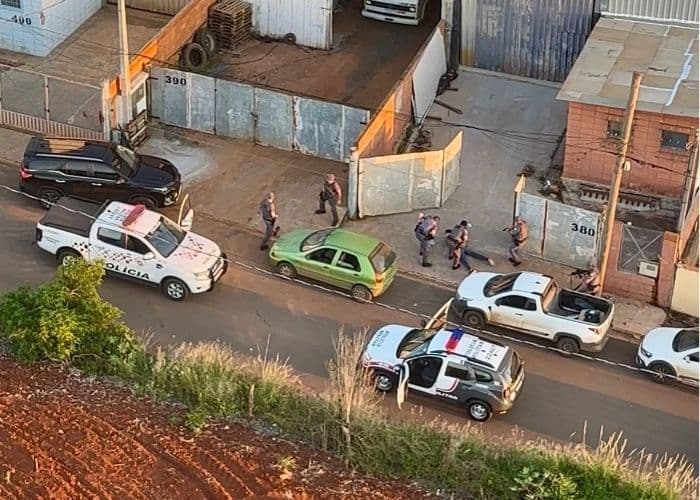 Perseguição policial mobiliza helicóptero e viaturas em Cesário Lange após furto de caminhonete
