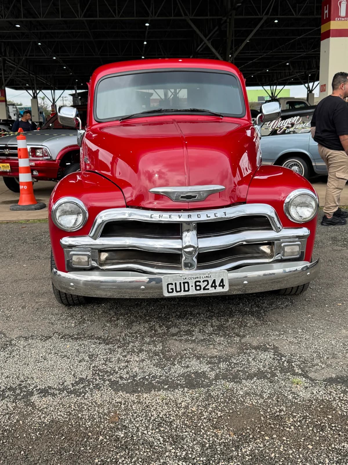 Carro de Cesário Lange exposto na feira