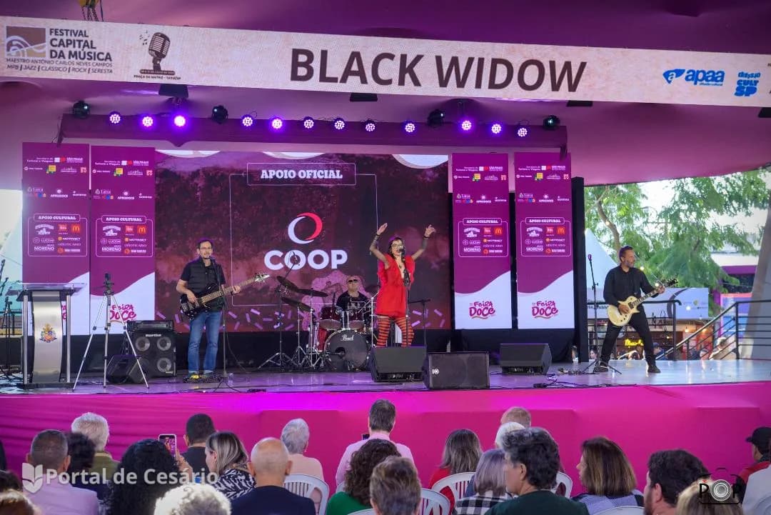 Black Widow leva homenagem às divas do rock e pop ao Antigomobilismo de Cesário Lange — foto 3 de 3